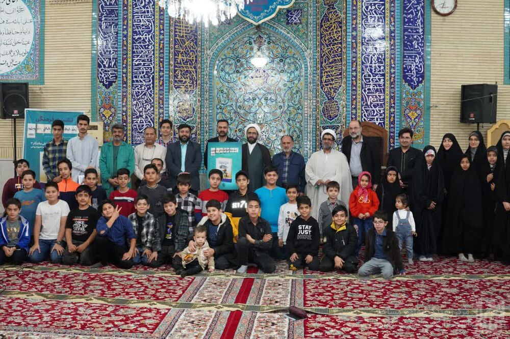 گزارش تصویری | رونمایی کتاب در مسجد زینبیه