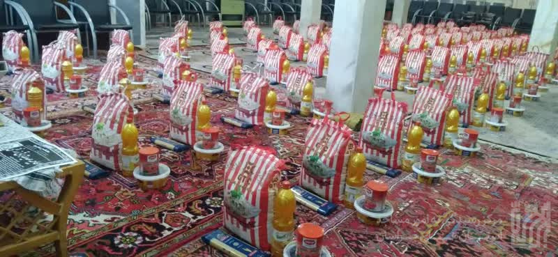 توزیع بسته‌های معیشتی میان خانواده خادمان مساجد مشهد