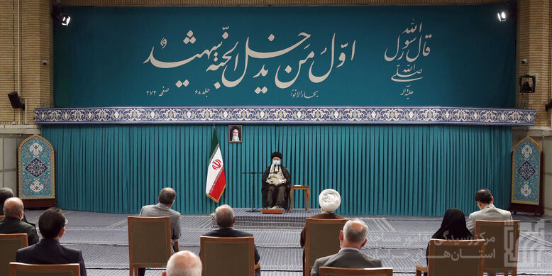رهبر انقلاب اسلامی در دیدار دست‌اندرکاران کنگره شهدای استان زنجان تأکید کردند
