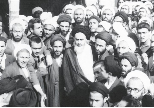چرا حضرت امام خمینی رضوان‌الله علیه با انقلاب سفید شاه مخالفت کردند؟